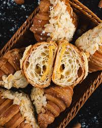 Bánh Croissant hạnh nhân - Ảnh 3