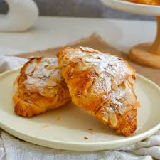 Bánh Croissant hạnh nhân - Ảnh 2